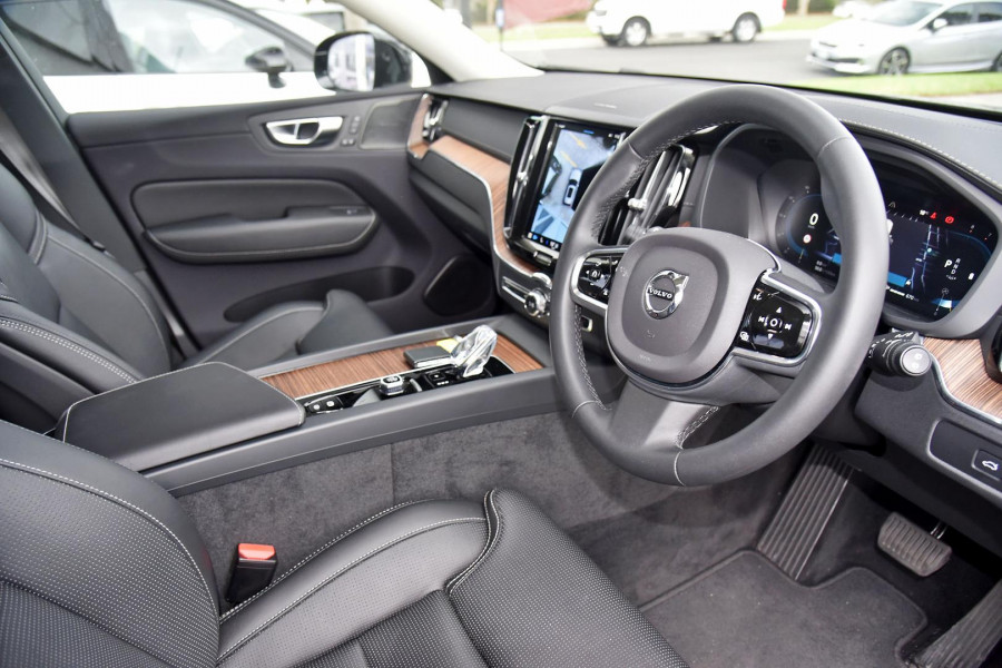 2023 Volvo XC60  Ultimate B5 Bright SUV Image 8