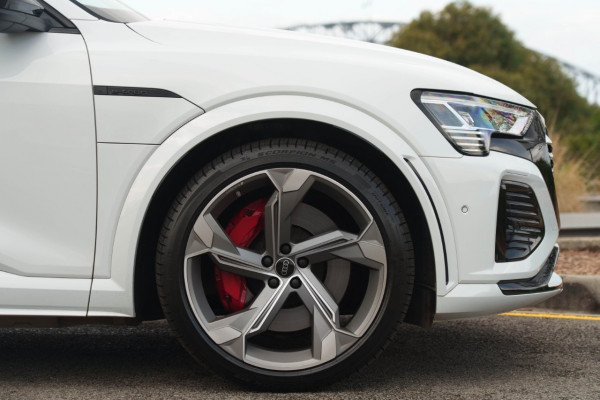 2024 Audi SQ8  GE e-tron SUV Image 6
