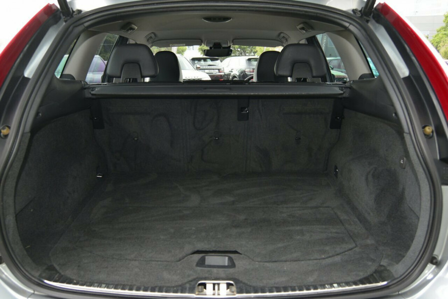 2015 Volvo XC60 LUXURY Suv Image 19