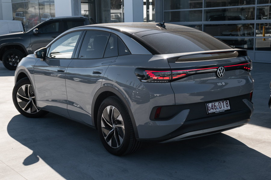 2025 Volkswagen ID. 5 E2 Pro SUV Image 2