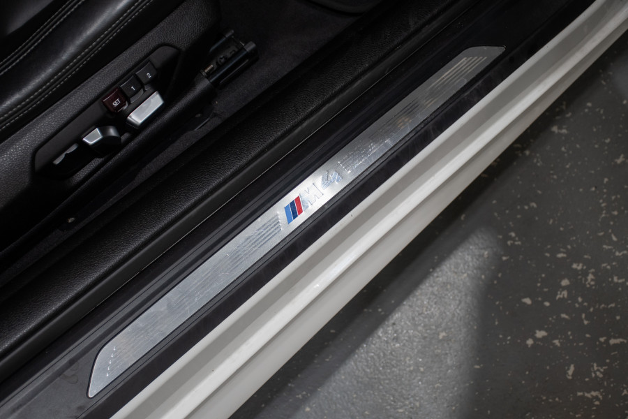 2016 BMW M4 Coupe Image 16