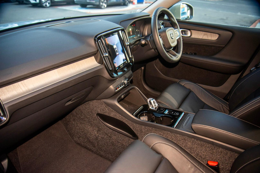 2023 Volvo XC40  Ultimate B4 Bright SUV Image 7