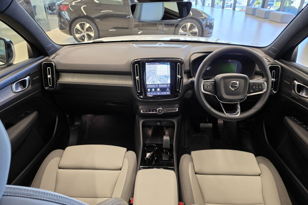 2026 Volvo EX40  Ultra Single Motor Extended Range SUV Image 9