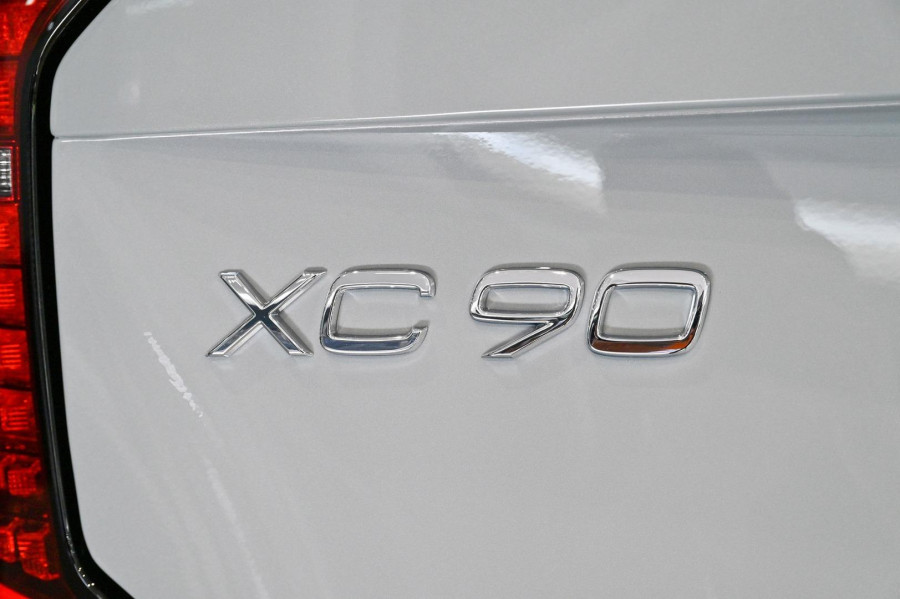 2026 Volvo XC90 L Series Ultra B5 Dark SUV Image 11
