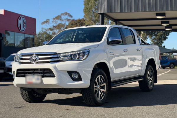 2017 Toyota HiLux  SR5 Double Cab Pick Up Image 11