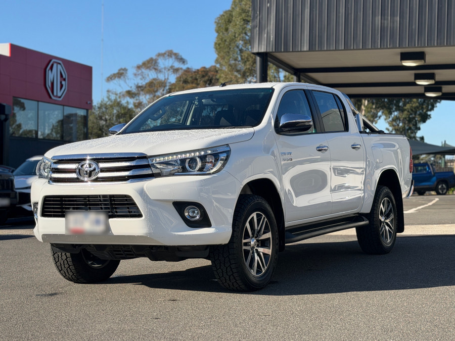 2017 Toyota HiLux  SR5 Double Cab Pick Up Image 11