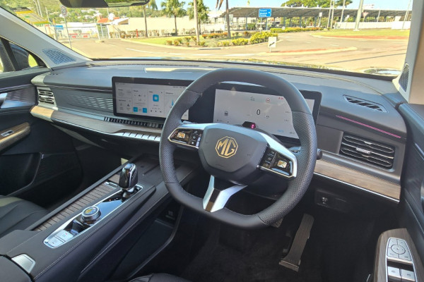 2025 MG QS IS31 Essence SUV Image 18