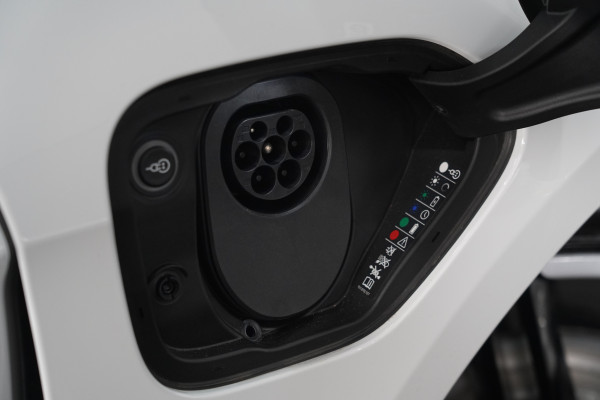 2021 Porsche Taycan 4S Coupe Image 22