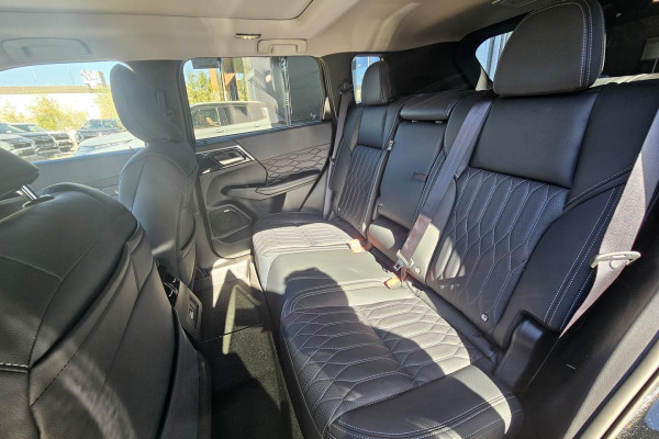 2025 Mitsubishi Outlander ZM Exceed SUV Image 13