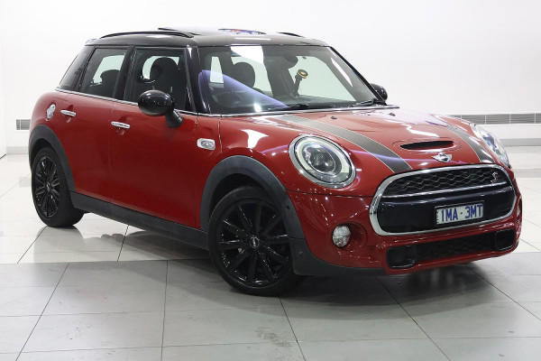 2015 MINI Cooper F55 Cooper S Hatch image 2