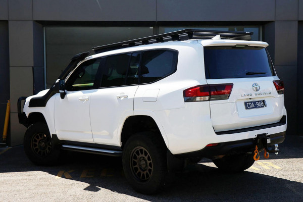 2022 Toyota LandCruiser FJA300R GX SUV image 3