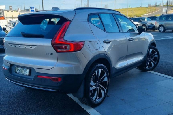 2023 Volvo XC40 XZ Ultimate B5 Dark SUV Image 4