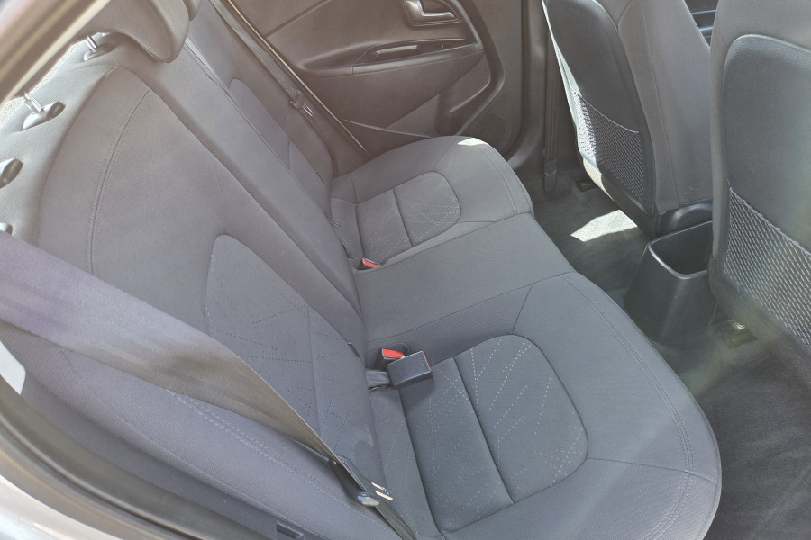 2013 Kia Rio UB SLS Hatch Image 10