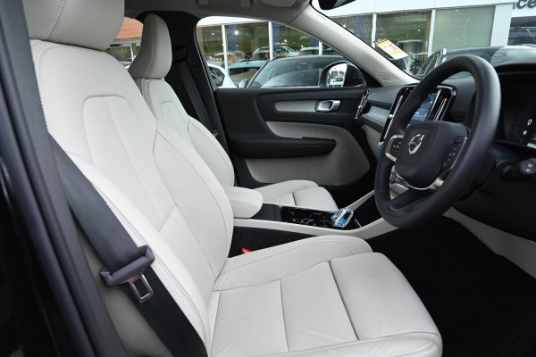 2024 MY25 Volvo XC40 XZ Ultra B4 Bright SUV Image 13