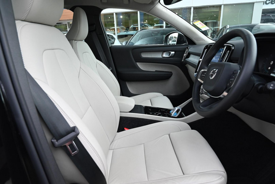 2024 MY25 Volvo XC40 XZ Ultra B4 Bright SUV Image 13