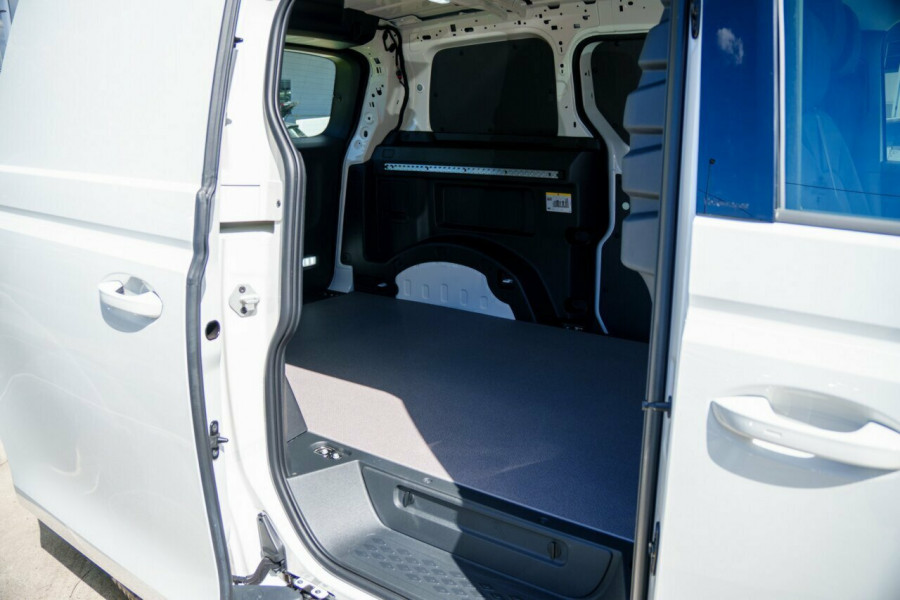 2025 Volkswagen ID. Buzz Cargo EBN BEV550 Van Image 4