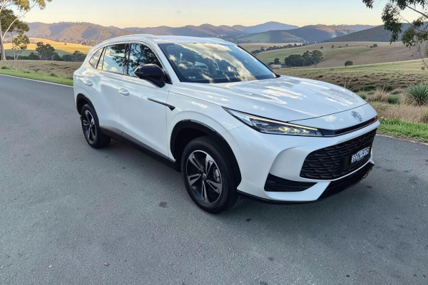 2025 MG HS AS33 Vibe SUV Image 1
