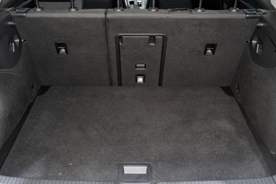 2022 Volkswagen Golf 8 110TSI Life Hatch Image 11