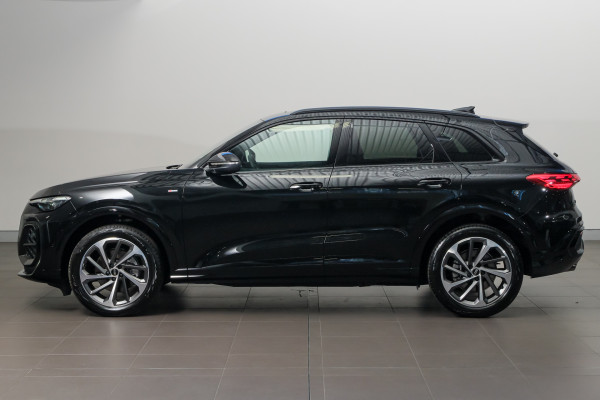 2026 MY25 Audi Q5 FY TFSI Sport SUV image 3
