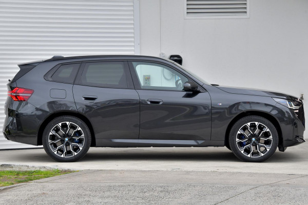 2025 BMW X3 G45 30e xDrive SUV image 3