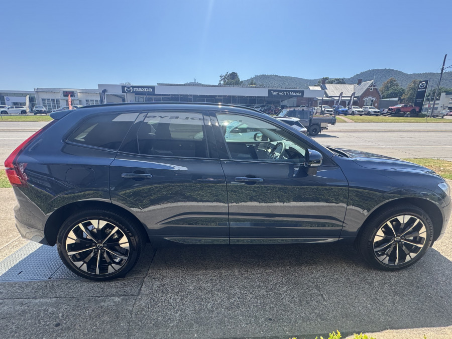 2026 Volvo XC60 UZ Ultra B5 Dark SUV Image 4