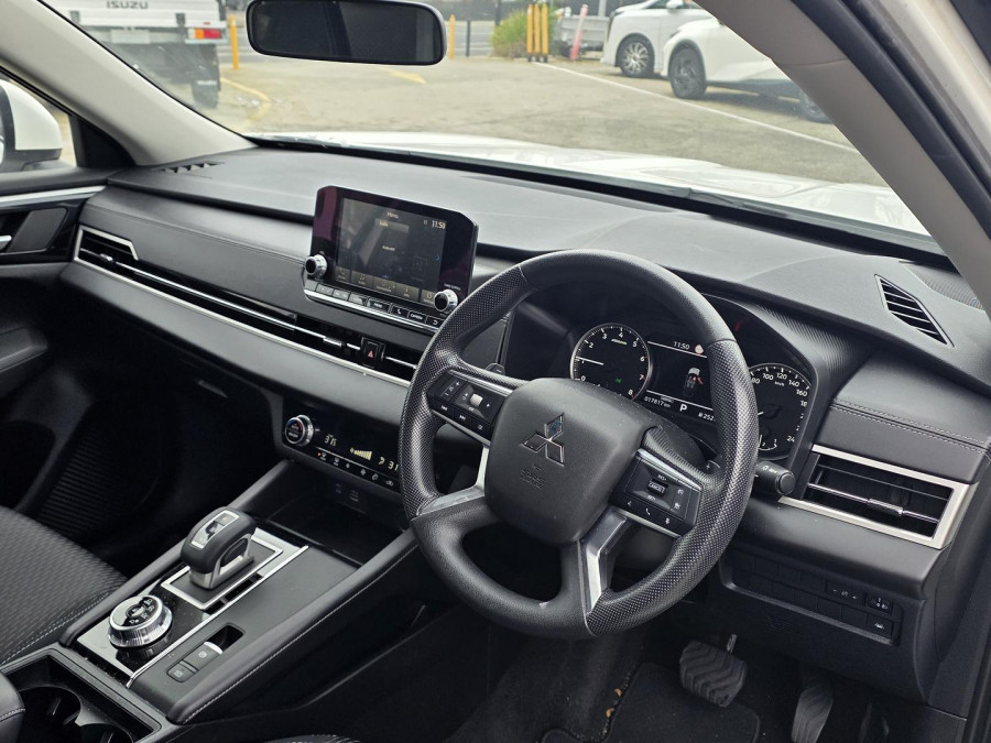 2023 Mitsubishi Outlander ZM ES SUV Image 9