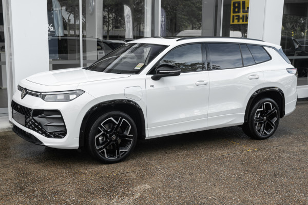 2026 Volkswagen Tayron R4 200TSI eHybrid R-Line SUV Image 3