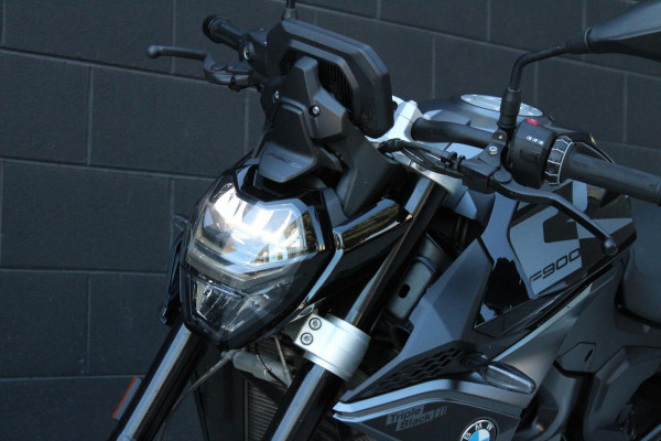 2025 BMW F 900 R Triple Black F 900 image 12