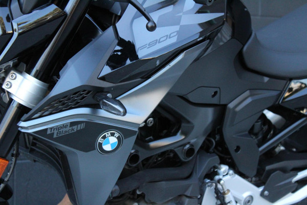 2025 BMW F 900 R Triple Black F 900 image 13