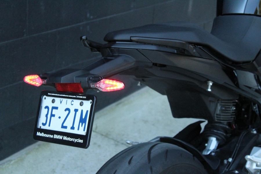2025 BMW F 900 R Triple Black F 900