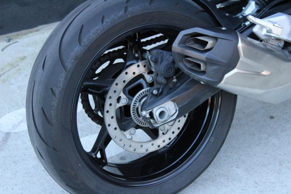 2025 BMW F 900 R Triple Black F 900 image 15