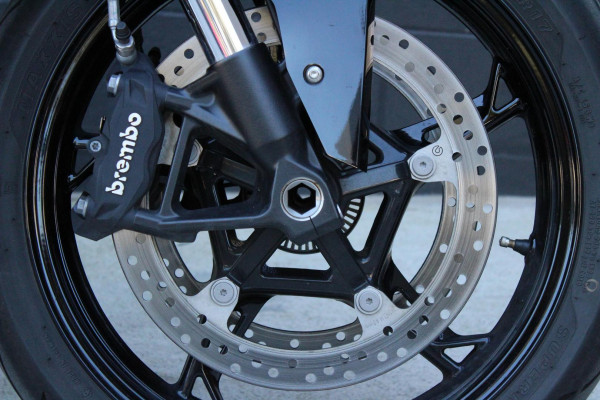 2025 BMW F 900 R Triple Black F 900