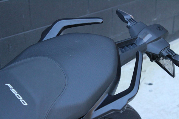 2025 BMW F 900 R Triple Black F 900 image 21