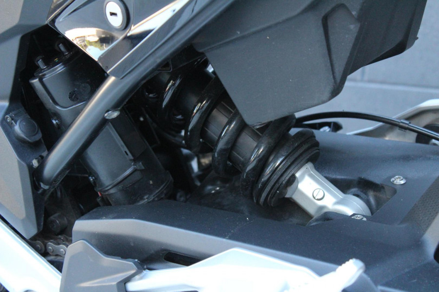 2025 BMW F 900 R Triple Black F 900