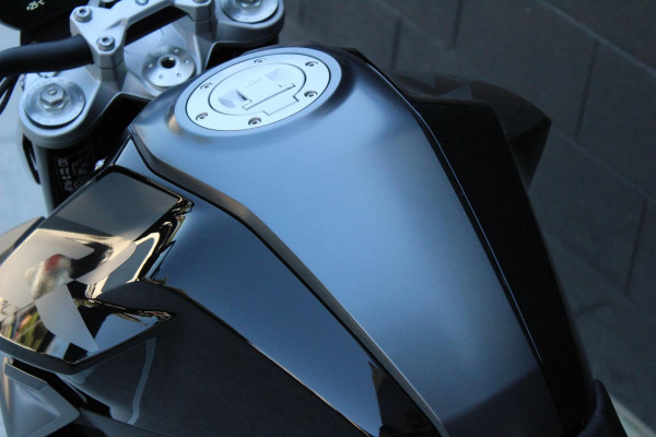 2025 BMW F 900 R Triple Black F 900 image 26