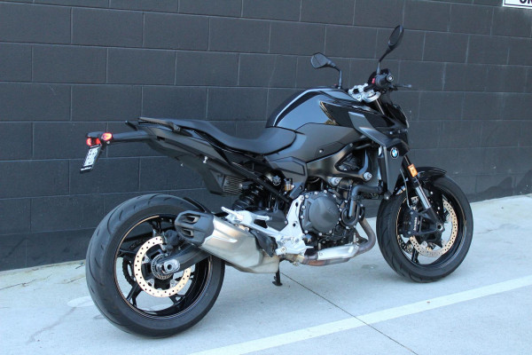 2025 BMW F 900 R Triple Black F 900 image 2