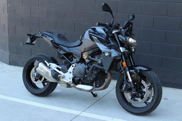 2025 BMW F 900 R Triple Black F 900 image 3