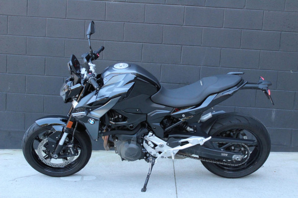 2025 BMW F 900 R Triple Black F 900