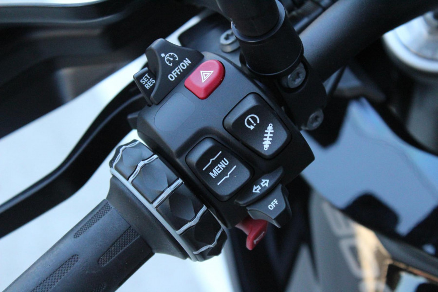 2025 BMW F 900 XR Triple Black F 900