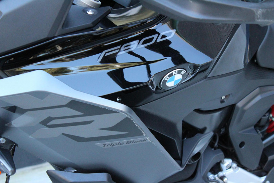 2025 BMW F 900 XR Triple Black F 900