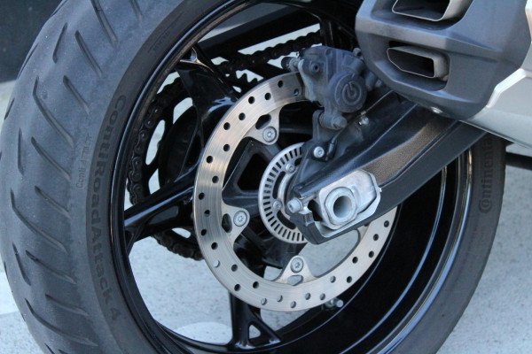 2025 BMW F 900 XR Triple Black F 900 image 21