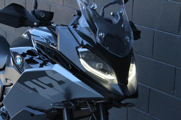 2025 BMW F 900 XR Triple Black F 900 image 25