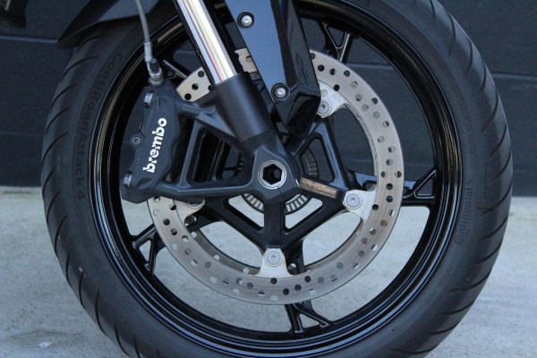 2025 BMW F 900 XR Triple Black F 900 image 4
