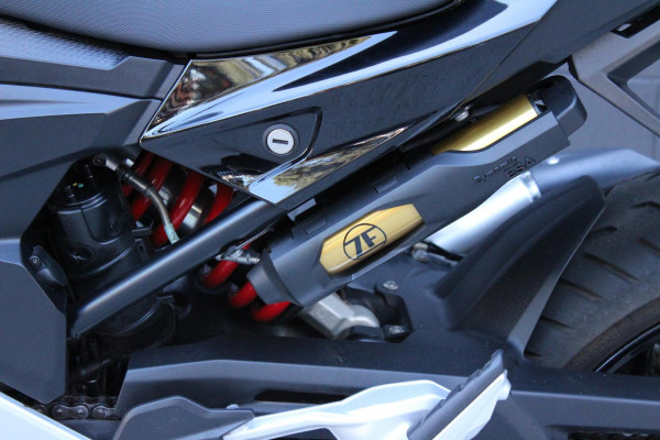 2025 BMW F 900 XR Triple Black F 900 image 9