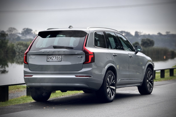 2025 Volvo XC90 L Series B5 AWD Plus SUV Image 12