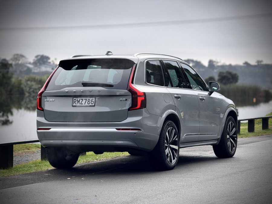 2025 Volvo XC90 L Series B5 AWD Plus SUV Image 12