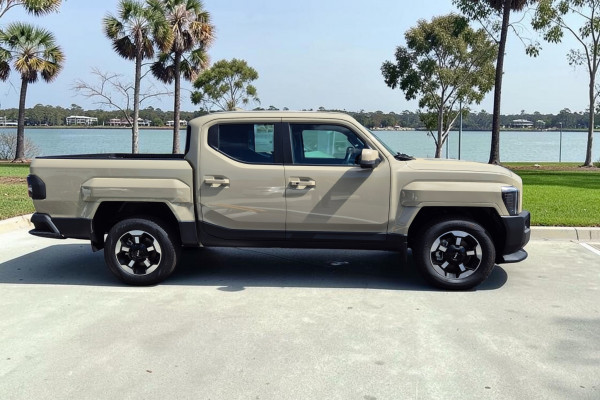 2026 Kia Tasman TK SX+ Ute Image 8