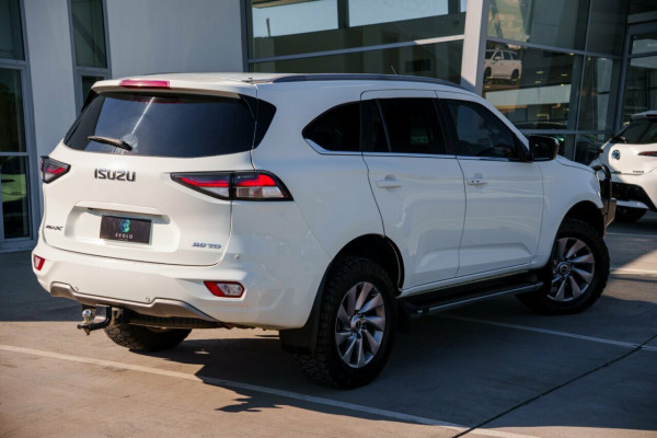 2022 Isuzu MU-X RJ LS-U SUV Image 2