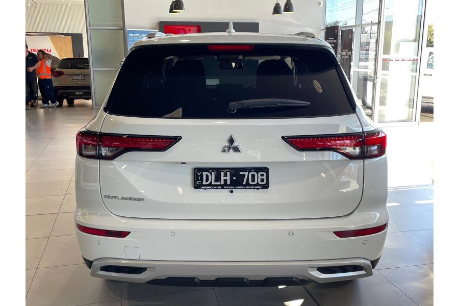 2024 Mitsubishi Outlander ZM LS SUV Image 7