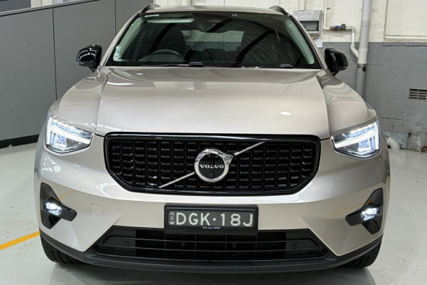 2023 Volvo XC40 XZ Ultimate B5 Dark SUV Image 2